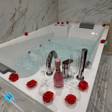 Diamond Apartment *