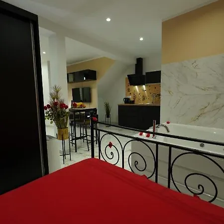 Diamond Apartment *