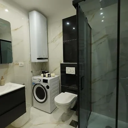 Diamond Apartment *